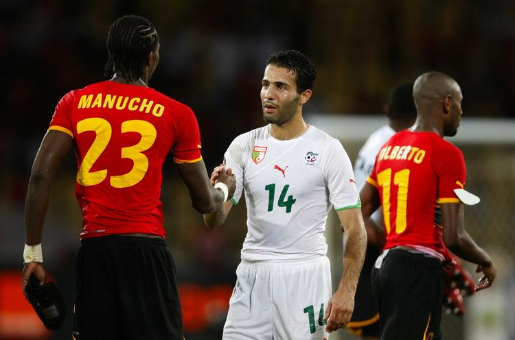 Færdig arbejde. Spillerne fra Angola og Algeriet var godt tilfredse med 0-0 i går. Nu er begge mandskaber i kvartfinalerne ved African Nations Cup. Arkivfoto. 