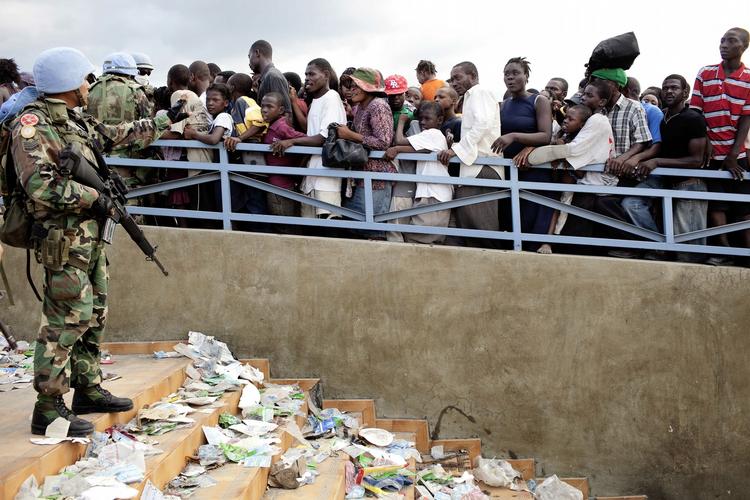 FN deler kiks ud i Port-au-Prince. 