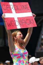 Fan. Der var opbakning fra tilskuerne til Caroline Wozniacki. 
