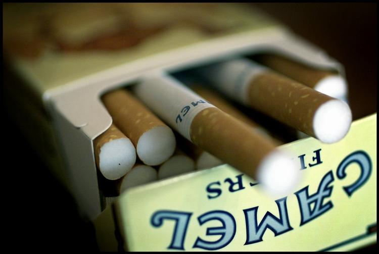 Denne pakke cigaretter burde koste lidt over 40 kroner, hvis man med udgangspunkt i 2001-priserne tager højde for inflationen. 