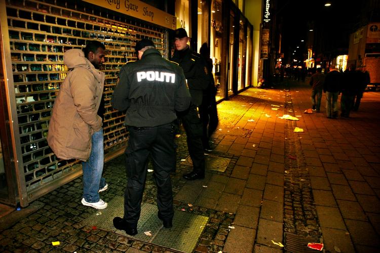 Visitation. Næsten 18.000 visitationer i København resulterede i 309 våbensigtelser. 