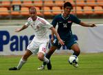 Legestue. Rajko Lekic (til venstre) scorede en gang i 5-1-sejren over Singapore. 