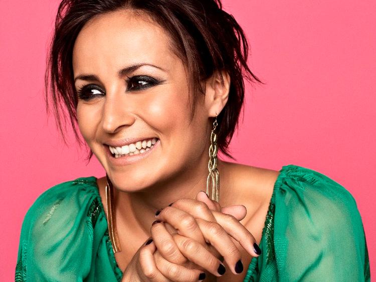 Korleder. Popstars-deltageren Julie Berthelsen bliver en af de fire deltagere i den nye 'Allstars'-sæson. Hun stiller op for Nuuk. 