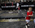 Utilfreds. Små som store Manchester United-fans demonstrerer jævnligt over ejeren Malcolm Glazers gældsætning af klubben. Arkivfoto. 
