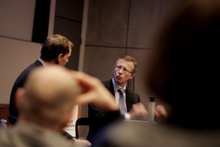 Mærsk-topchefen Nils Smedegaard Andersen talte på et Politiken Seminar på Copenhagen Business School i dag. Til venstre udspørgeren Niels Lunde, Politiken. 
