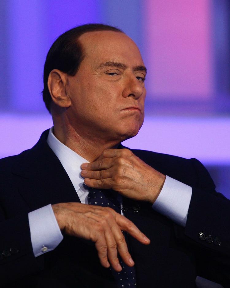 Skyldig? Italiens premierminister Silvio Berlusconi er tiltalt i to korruptionssager, der nu risikerer at frafalde, hvis en ny lov bliver gennemført. (arkivfoto) 