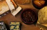 Bløde oste er en af kilderne til listeria bakterier, som kan føre til sygdommen listeriose. Men også grønt, fisk og kødvarer kan indeholde listeria. 