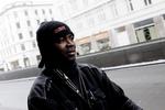 Pendleren. Ousmane Biao måtte i 2004 flytte til Malmø for at kunne bo sammen med sin kone, som han siden er blevet skilt fra. Men han er blevet boende i Sverige og pendler hver dag til sit arbejde i København. 