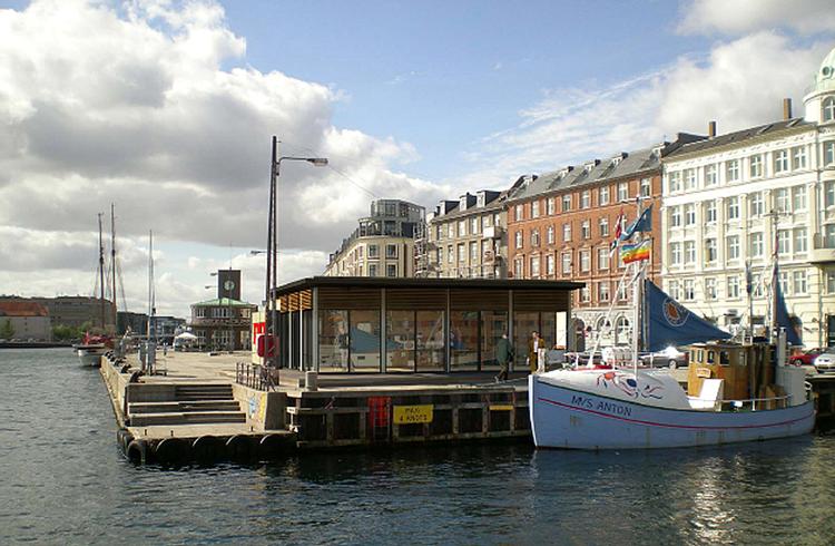 kolonihave. Stemningen er afslappet, og der er mulighed for en kølig vinterdukkert fra Aftenshowets nye studie i det celebre Nyhavn. PR-foto 