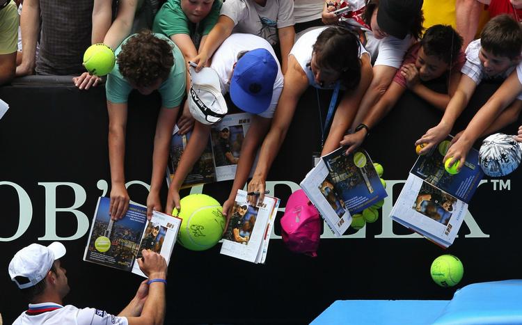 Servekonge. Der var bud efter Andy Roddick efter hans vilde serveduel med spanske Feliciano Lopez. 