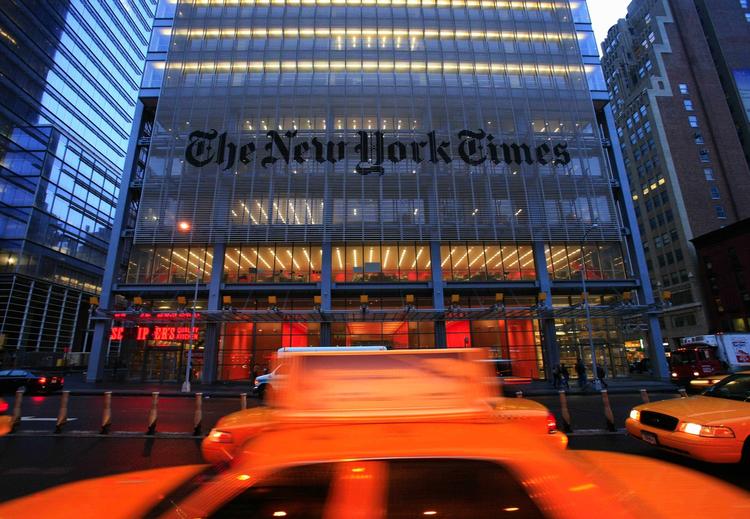 Web2.0. New York Times er det første af de store mediehuse, der indfører brugerbetaling på nettet. Snart følger Rupert Murdochs NewsCorp trop. I Danmark møder konceptet skepsis. 