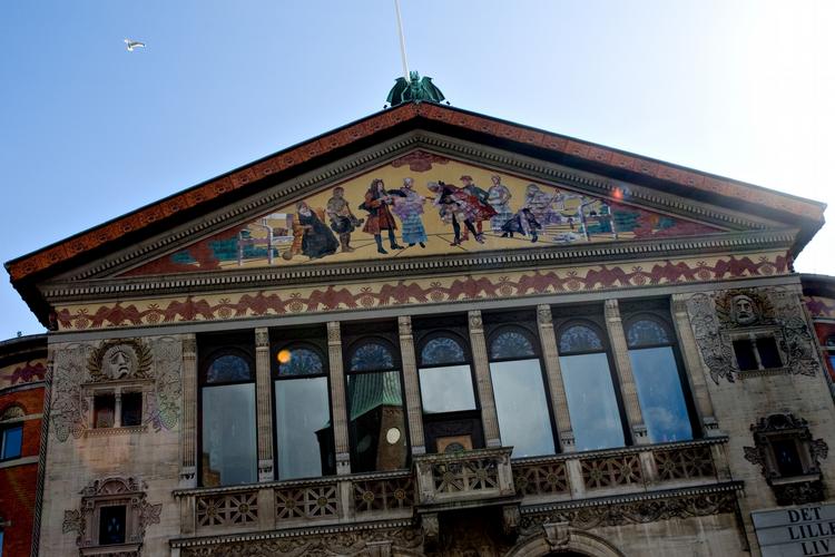 Aarhusteater. Den afgående formand understreger, at han ikke begået fejl. »Og jeg påtager mig ikke ansvaret for underskuddet«, siger Kim Andersen. 