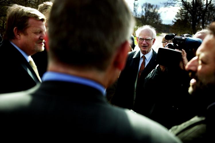 efterspil. Peter Brixtofte (med ryggen til) og dommer Peter Garde (i baggrunden) skal måske mødes i retten igen. 