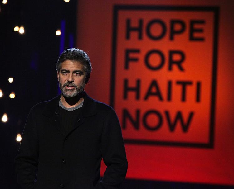 SUCCES. George Clooney arrangerede i aftes et stort indsamlingsshow til fordel for ofrene i Haiti. Selv donerede han én million dollar. 