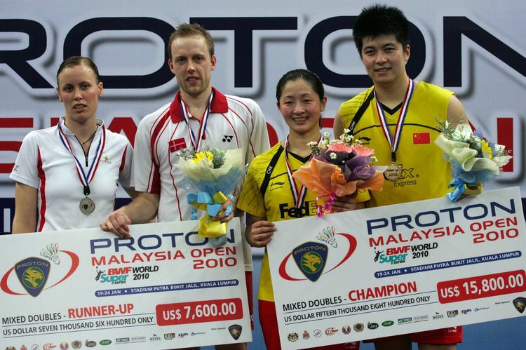 tydeligt. Ingen kan vist være i tvivl om, hvem der vandt og tabte af disse to par i mixeddoublefinalen i Malaysia Open. 