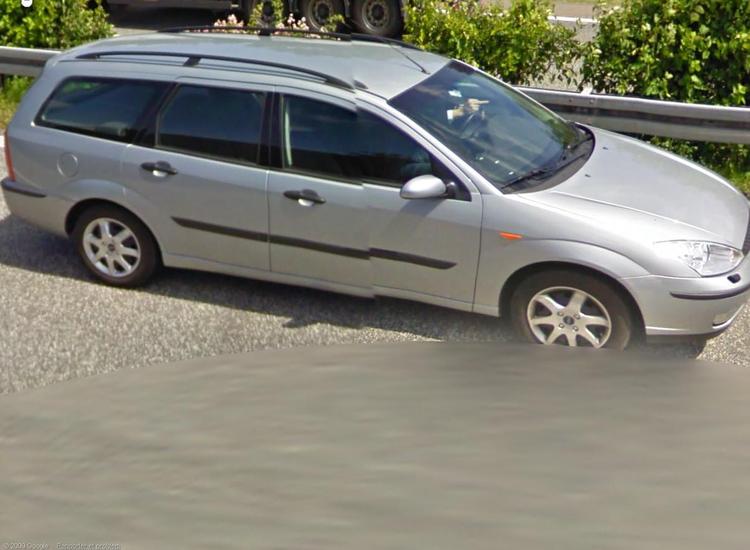 UTILFREDS. Det er ikke alle, der synes lige godt om Googles fotografer. Denne billist på en motorvej på Fyn, som Kim Nielsen har fundet, er i hvert fald ikke fan. 