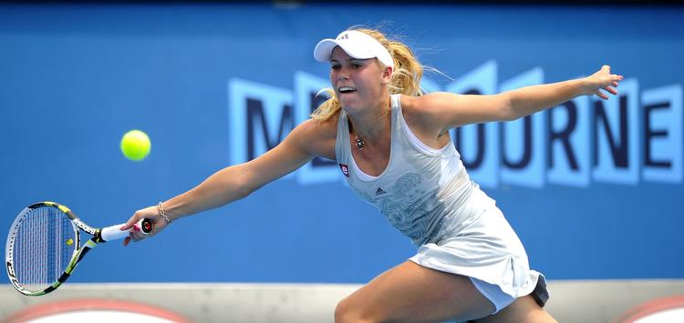 slået. Efter en 1 time og 38 minutter lang ottendedelsfinale er Caroline Wozniacki færdig ved Australian Open. 