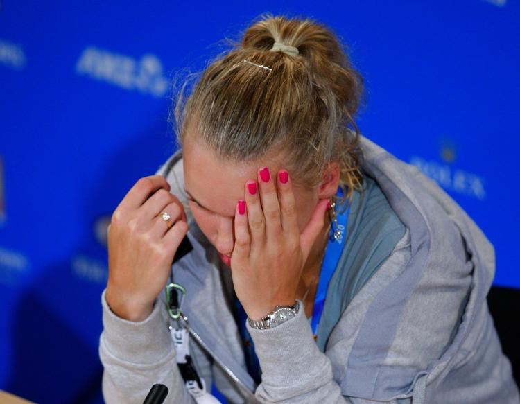 Slået. Skuffelsen var tydelig, da Caroline Wozniacki på et pressemøde skulle forklare sit nederlag. 