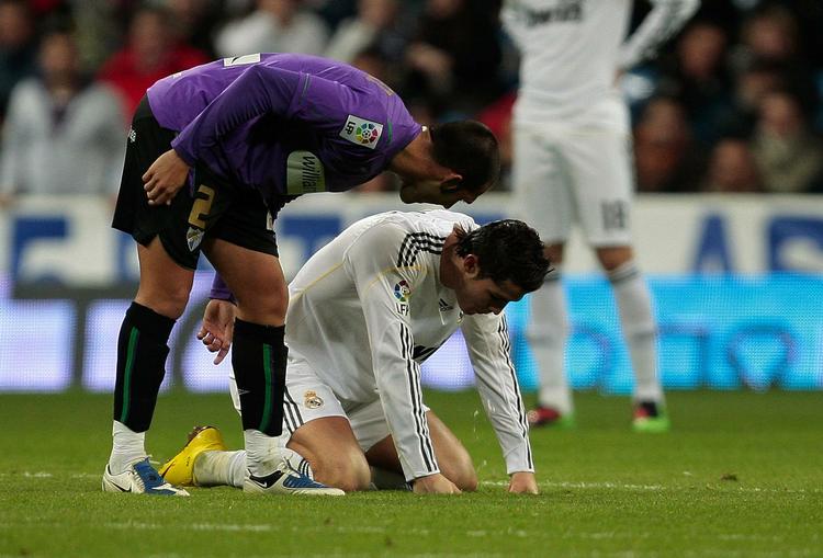 Vrede. Malagas Jesus Gomez  skælder ud på Ronaldo, efter at han havde plantet sin albue i hovedet på danske Patrick Mtiliga. 