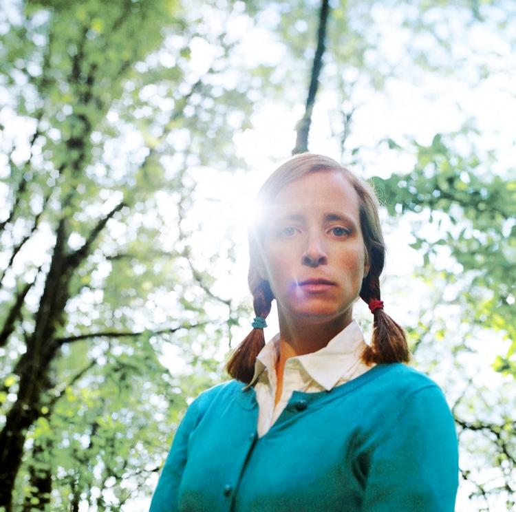 Man får virkelig lyst til at lytte til Laura Veirs i levende live - hvad man snart kan få mulighed for. Foto: PR 