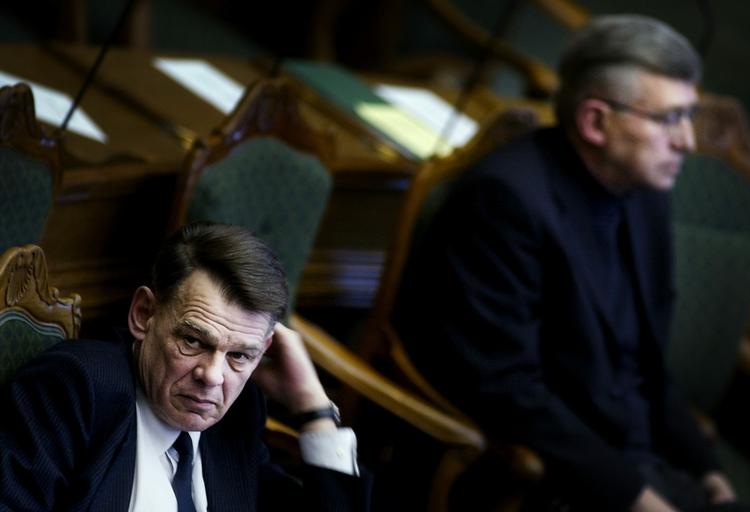 Tilbagetog. Dansk Folkepartis medlem af Folketinget Jesper Langballe vakte bred forargelse, da han i et indlæg i Berlingske Tidende skrev, at muslimske fædre slår døtrene ihjel. Nu kalder han ordvalget for »kluntet«. (arkivfoto) 