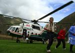 Lufttransport. Primært udenlandske turister blev i hold fløjet ned fra Machu Picchu i dag, da de var strandet i det berømte Inka-område. 