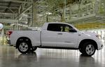 stop. Toyota Tundra er en af de otte Toyota-modeller, der hverken bliver bygget eller solgt i USA i den kommende tid. Årsag: Speederen kan sætte sig fast. 
