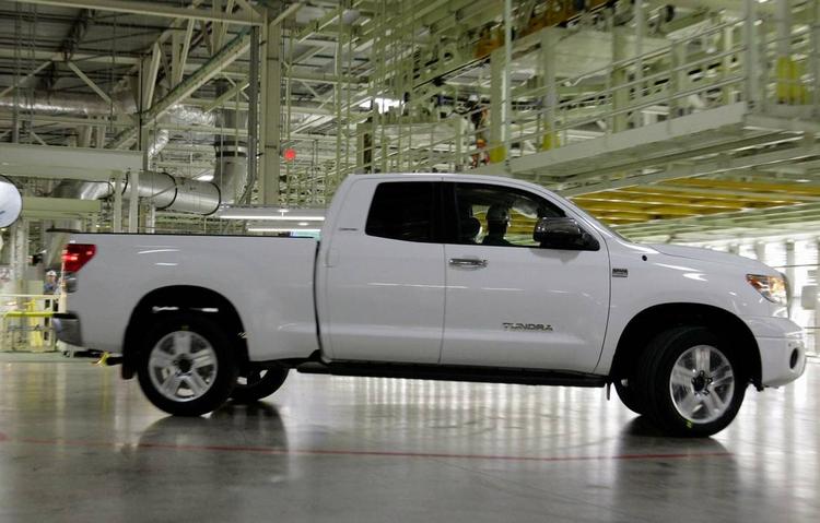 stop. Toyota Tundra er en af de otte Toyota-modeller, der hverken bliver bygget eller solgt i USA i den kommende tid. Årsag: Speederen kan sætte sig fast. 