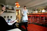 Tender Copenhagen opfatter sig selv som en af de mest »cutting edge« barer og restauranter i hele Europa. Men lækkerheden kommer til at ose mere af koncept end af kærlighed. Foto: Finn Frandsen 