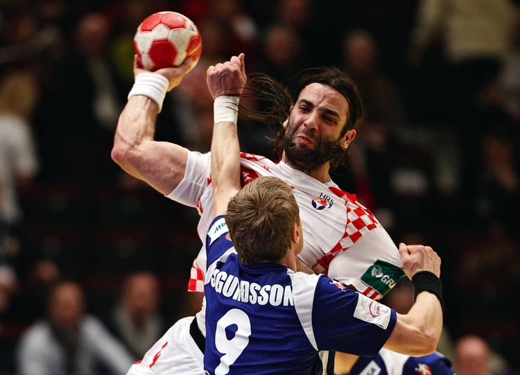 dirigenten. OL-guld, VM-guld og tre sølvmedaljer har nu 30-årige Ivano Balic vundet med det kroatiske landshold, der i Østrig har vundet fire kampe og har spillet uafgjort med Island (billedet). 