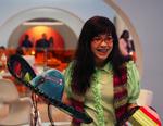 Grim. America Ferrera spiller den meget ikke-så-kønne Betty, der kæmper for at slå til på magasinet Mode. Pr-foto 