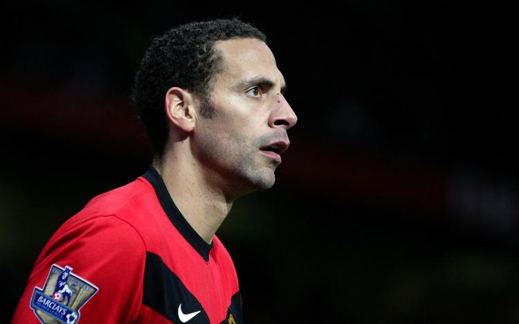 satsede. Manchester Uniteds Rio Ferdinand forløb sig i kampen mod Hull og kommer nu til at sidde på sidelinjen de næste fire kampe. Arkivfoto. 