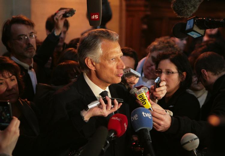 Frikendt. Dominique de Villepin uden for retssalen i går efter frifindelsen. 