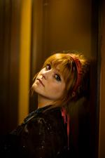 Støttesang. Sys Bjerre er ikke sluppet  for heldigt fra sin sang til ofrene for Haiti, mener flere læsere. Arkivfoto. 