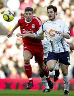 kaptajnen. Liverpools anfører Steven Gerrard (tv) spillede en solid kamp mod Bolton efter en bleg indsats mod Wolves tidligere på ugen. 