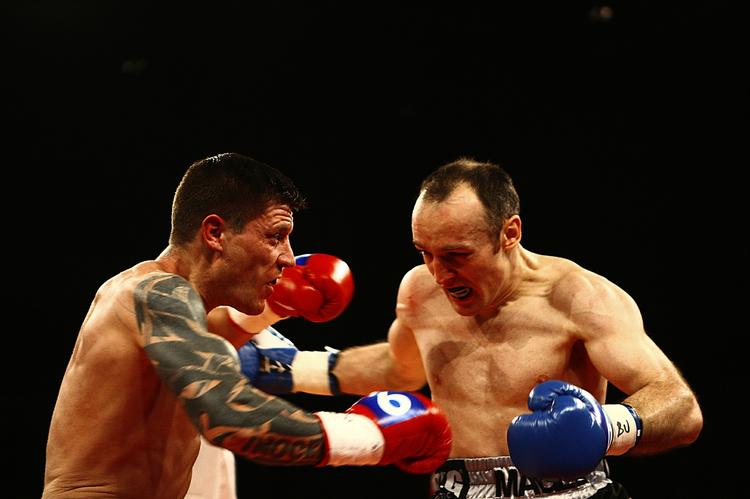 knockout. Mads Larsen blev kvast af Brian Magees aggressive stil. 