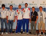 medaljer. World Cup-bronzemedaljerne er den hidtil bedste præstation for Jonathan Bay og Simon Karstoft (yderst til højre). Foto: Rolex / Dan Nerney 