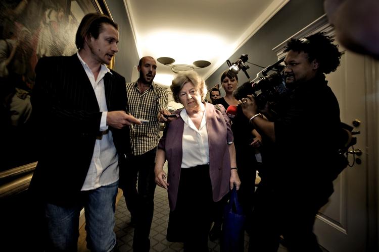 Tavshed. Jeg kan ikke mindes en regering, hvor det tilsyneladende er så svært for journalisterne at få et regeringsmedlem til at stille op til politiske 'forhør', skriver Kjeld Koplev. Arkivfoto. 