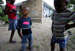 Bortført. Tre af de 33 haitianske børn, som blev forsøgt taget ud af landet, opholder sig nu i en lejr med tilsyn. 