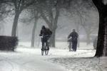 Smatsuppe. Københavnske cyklister er hårdt prøvet folkefærd i disse dage, men hjælpen er på vej i form af tre sneslyngere, der skal fjerne de store snebunker langs cykelstierne. 