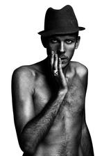 Hamlet. »Det her er min rolle«, siger den 29-årige Gustaf Skarsgård. Tynd og veltrænet som en jagthund - med appel til det unge publikum. Foto: Ewa-Marie Rundquist 