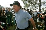 Anklaget. En kollega, Scott McCarron, kalder Phil Mickelson en snyder på grund af et golfjern. Mickelson overvejer at slæbe McCarron i retten. Arkivfoto. 