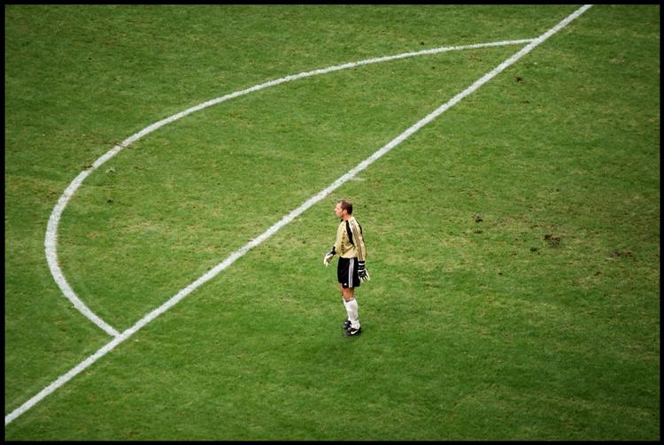 opstregning. Fodboldklubber over hele landet risikerer, at de selv skal betale for opstregningen af banerne efter en dom i Vestre Landsret. 