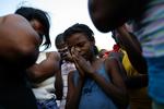 Nød. Haitianere beder om bedre tider i Port-au-Prince. Flere haitianere ønsker, at USA overtager styringen med landet. 