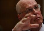 finanskollaps. Henry Paulson siger nu, at USA var meget tæt på det helt store finanskollaps, da krisen var værst. 