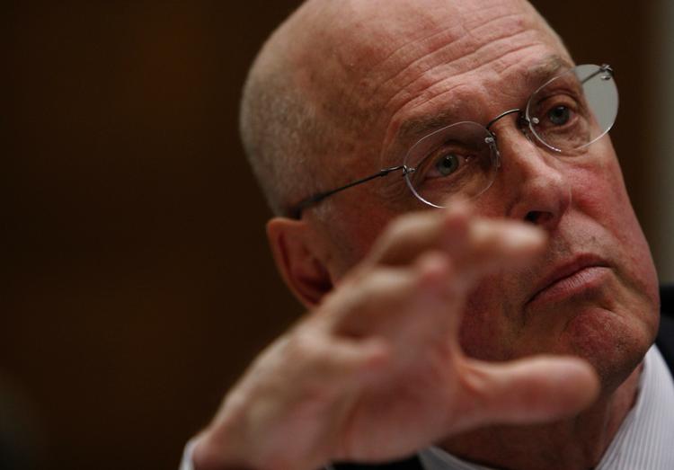 finanskollaps. Henry Paulson siger nu, at USA var meget tæt på det helt store finanskollaps, da krisen var værst. 