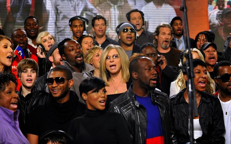 stjernetræf. Celine Dion,  Justin Bieber, Usher, Katharine McPhee, will.i.am, Toni Braxton, Barbra Streisand, LL Cool J, Harry Connick Jr., Wyclef Jean, Vince Vaughn, Jeff Bridges, Natalie Cole og en række andre stjerner under indspilningen af 'We Are The World 25 Years for Haiti' i går. 