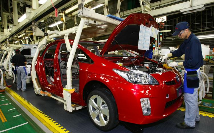 Bilkø. Prius'er bliver spyttet ud fra samlebåndet på Tsutsuumi-fabrikken i Japan. 