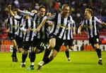 jubelløb. Holdkammeraterne jagter Stephen Hunt, hvis mål for Notts County var med til at sænke Wigan. 