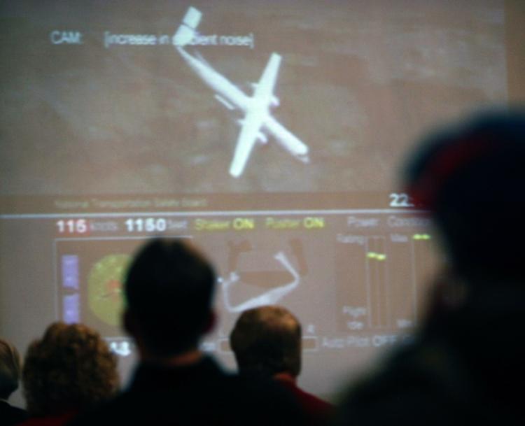 Styrt. Efterladte familiemedlemmer kunne i går opleve en computersimuleret version af flystyrtet på et møde i en amerikansk sikkerhedsorganisation. 